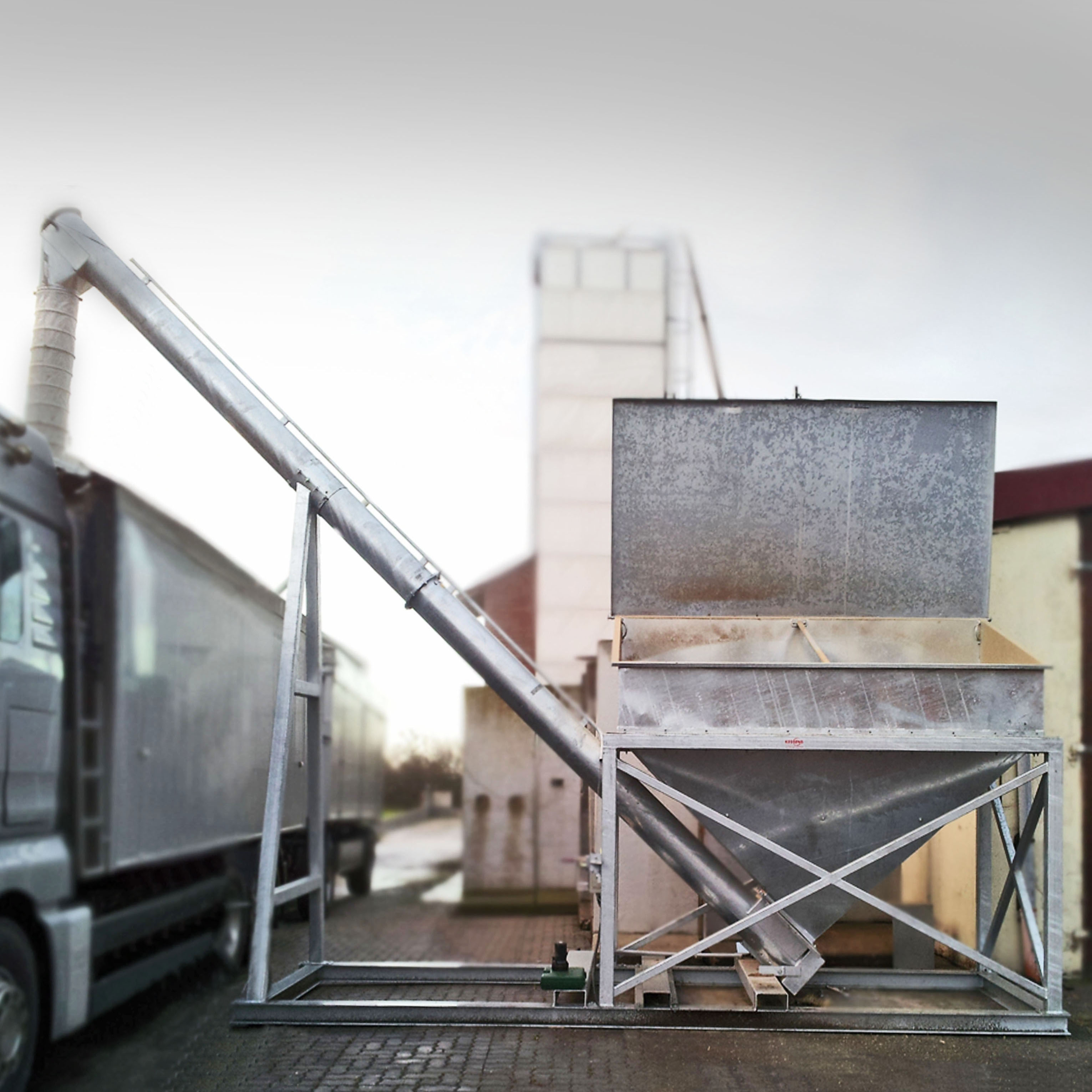 Mobile loading station Ø300 mm with buffer tank made of galvanized steel 